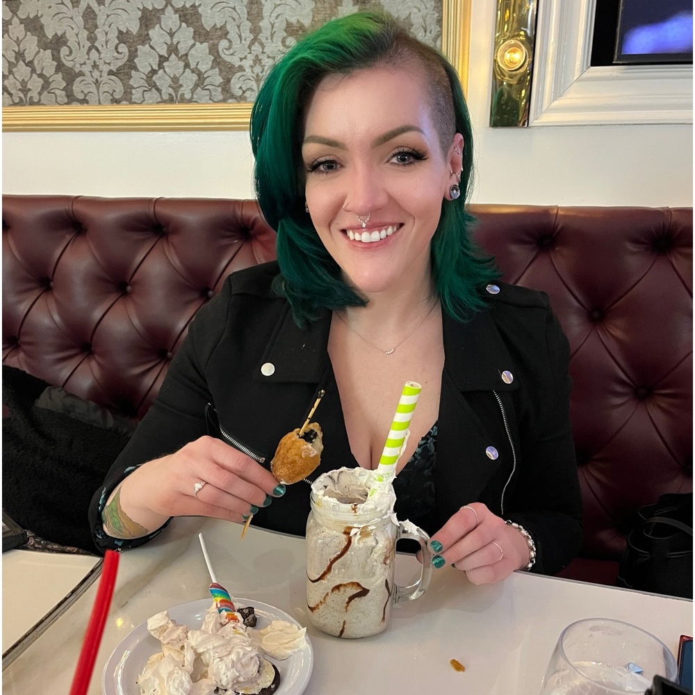 Meet your Posher, Becca